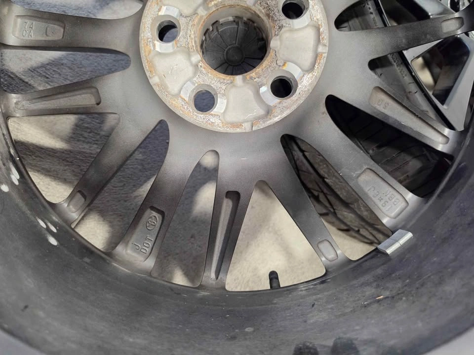 Toyota Camry OEM Rims w/ All Season Tires 235/40R19 - photo 5