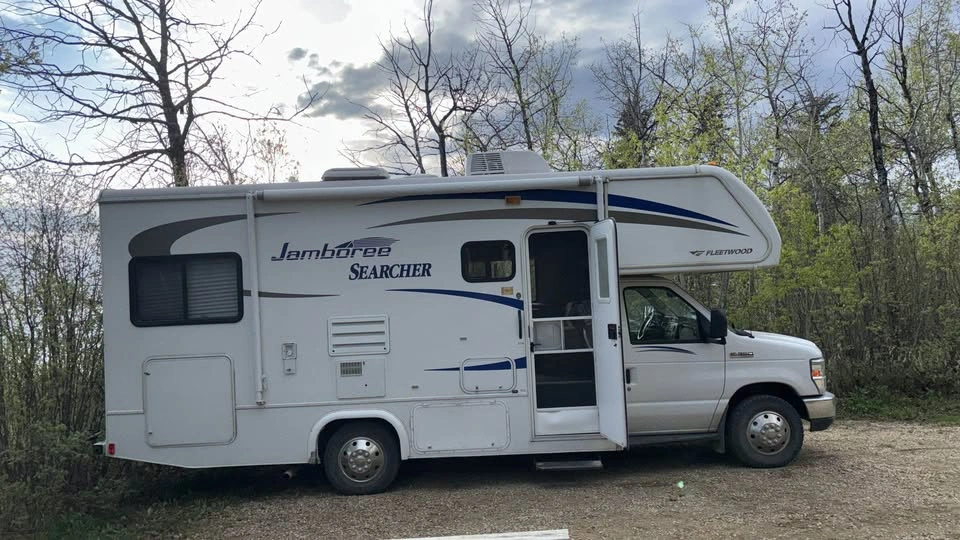 2011 Fleetwood Jamboree Searcher Class C RV - photo 4