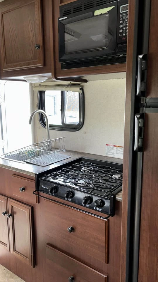 2011 Fleetwood Jamboree Searcher Class C RV - photo 5