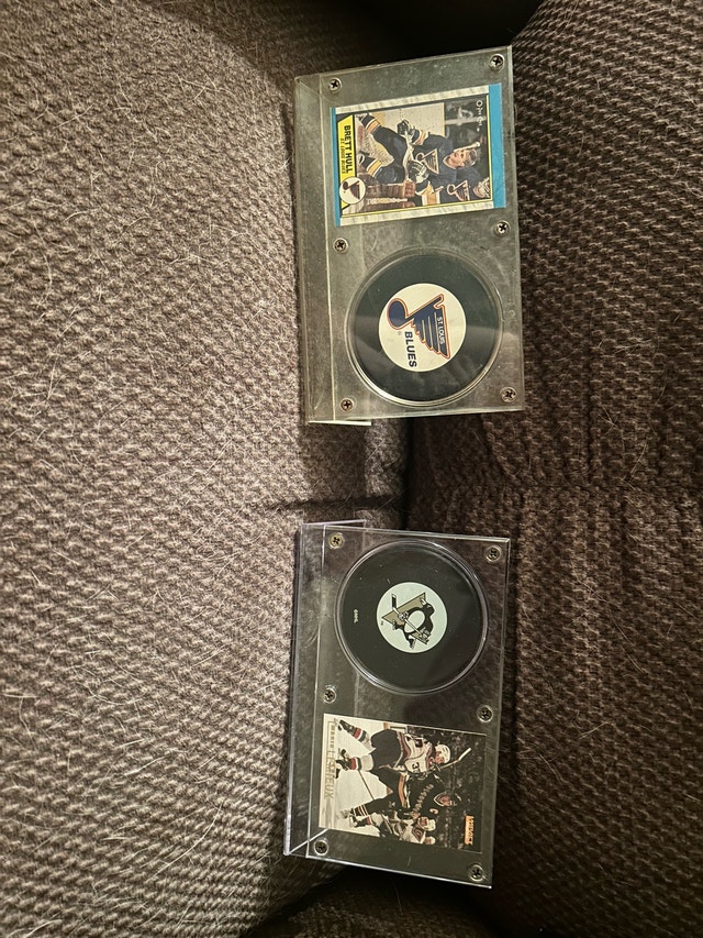 Mario Lemieux & Brett Hull Puck & Card Sets