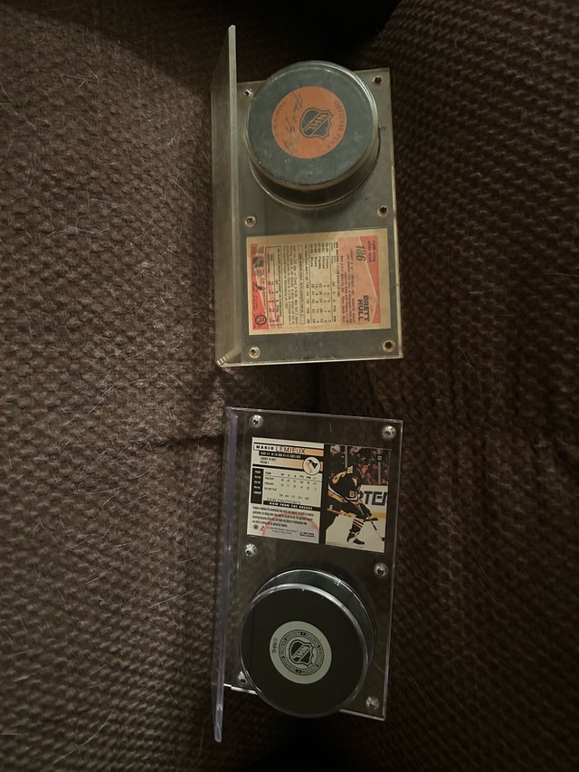 Mario Lemieux & Brett Hull Puck & Card Sets - photo 2