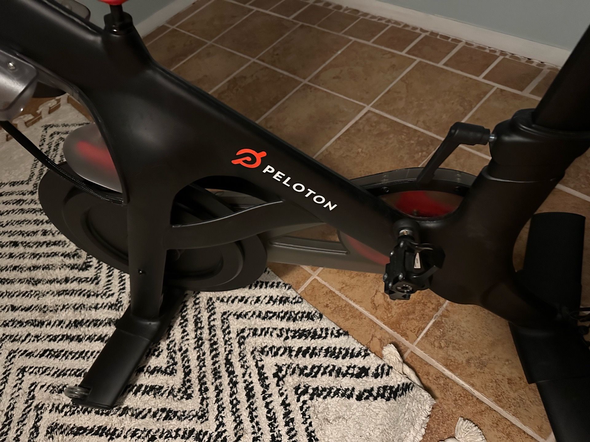 Peloton Bike - Like New Condition - photo 4