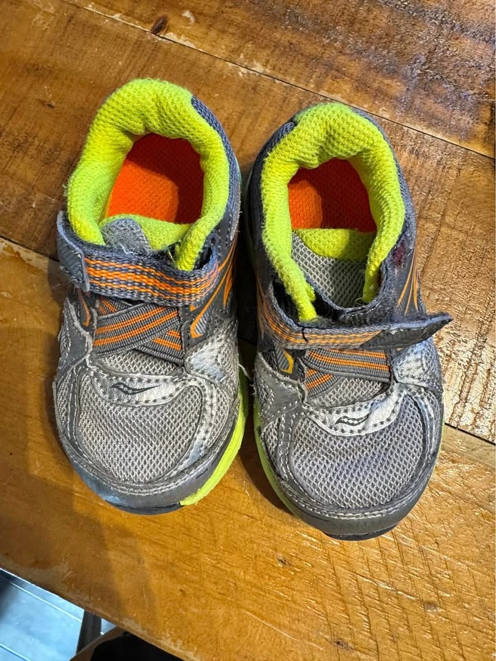 Baby Saucony size 4