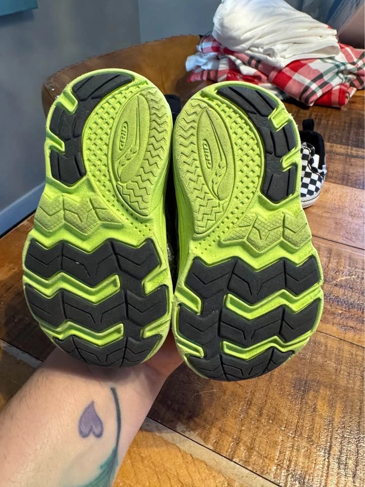 Baby Saucony size 4 - photo 2