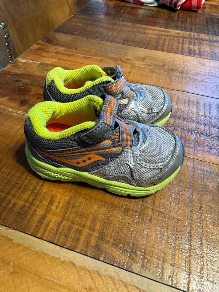 Baby Saucony size 4 - photo 4