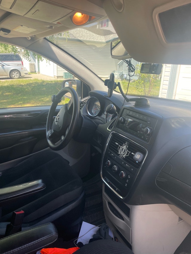 2019 Dodge Grand Caravan - Reliable - 380,000 KM - photo 3