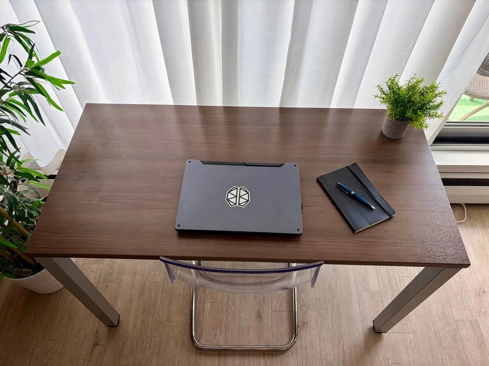 Solid Desk - Excellent Condition - photo 3