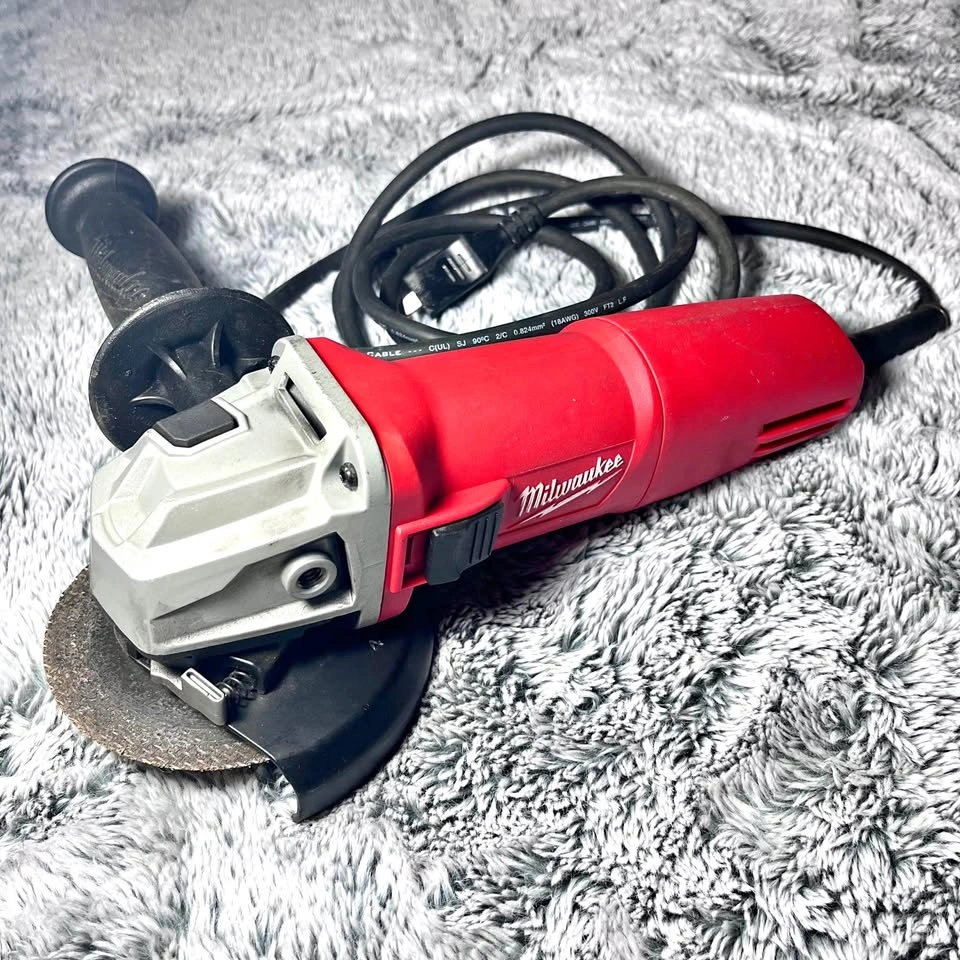 Milwaukee 6130-33 4-1/2” Angle Grinder – Commercial Grade