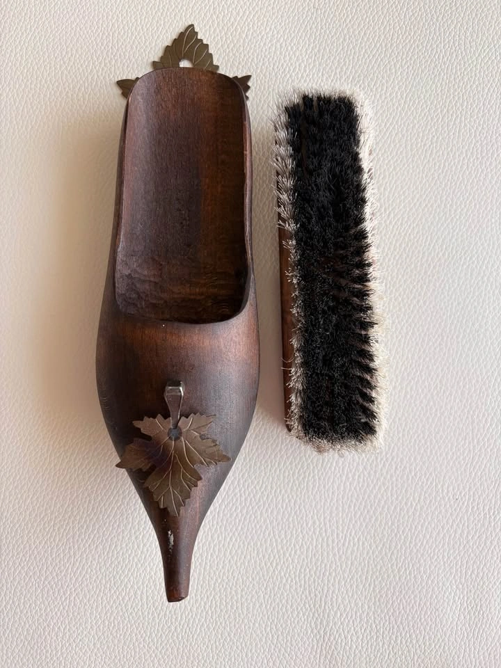 Vintage Wooden Shoe Crumb Sweeper Set - Silent Butler - photo 3