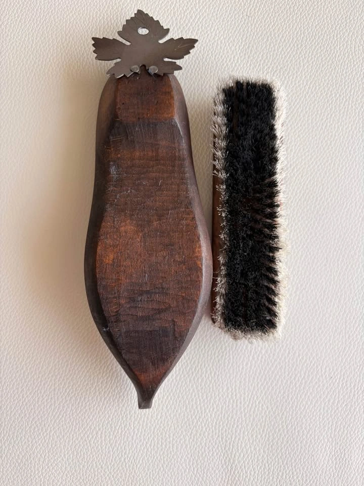Vintage Wooden Shoe Crumb Sweeper Set - Silent Butler - photo 4