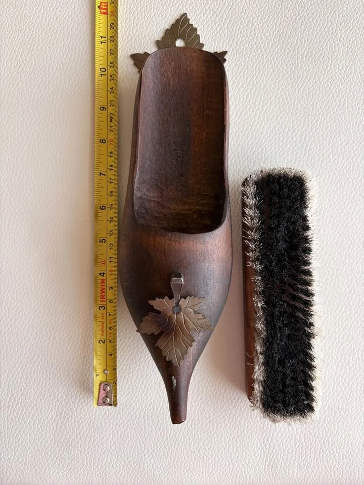 Vintage Wooden Shoe Crumb Sweeper Set - Silent Butler - photo 5