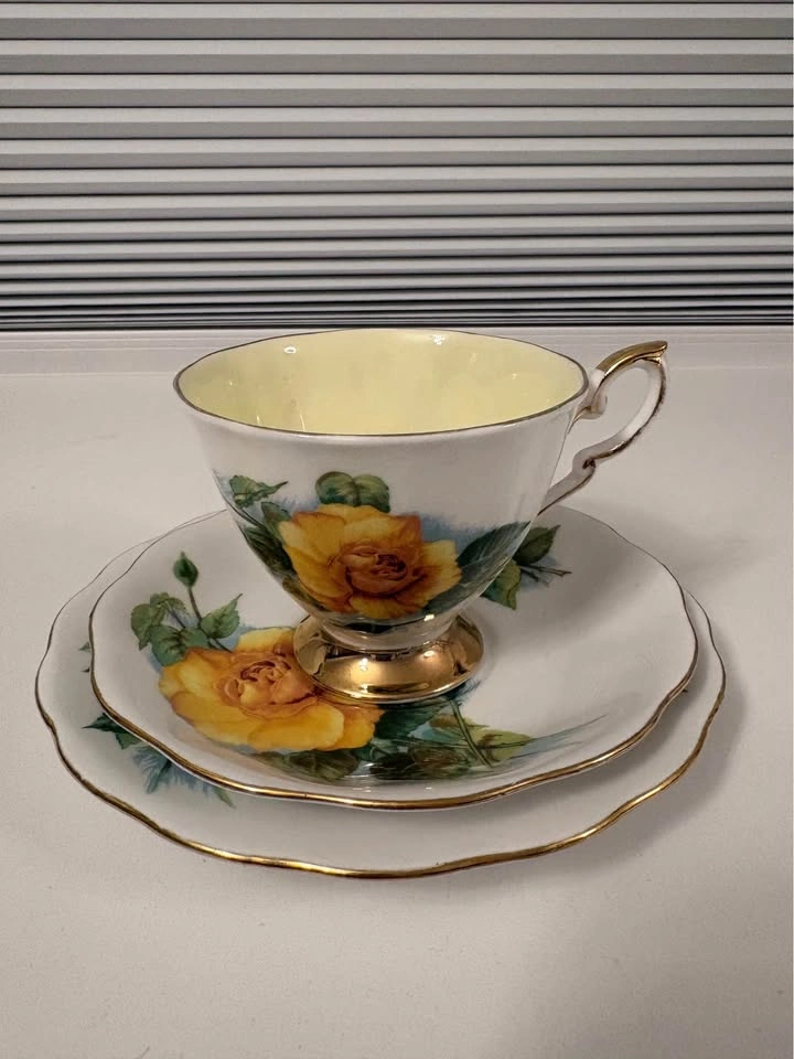 Vintage Royal Standard "Peace Rose" Teacup Trio Set – Made in En - photo 2