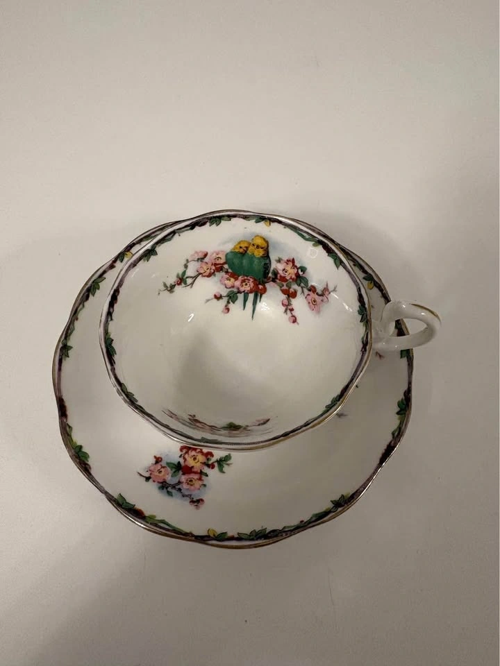 Vintage Royal Albert Old English Rose Teacup & Saucer - photo 2