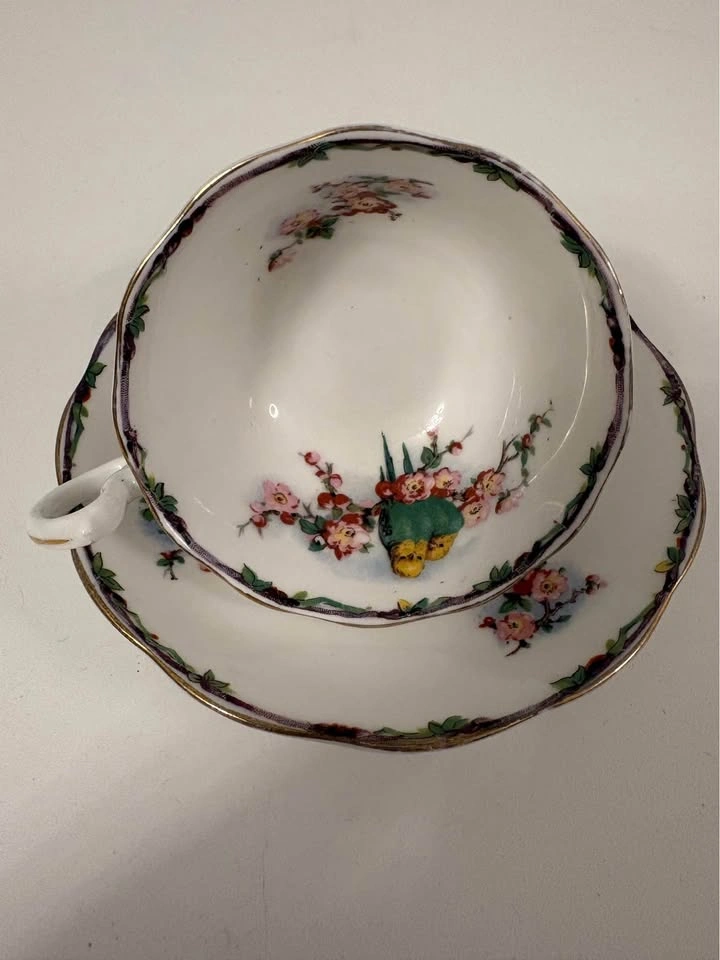 Vintage Royal Albert Old English Rose Teacup & Saucer - photo 3