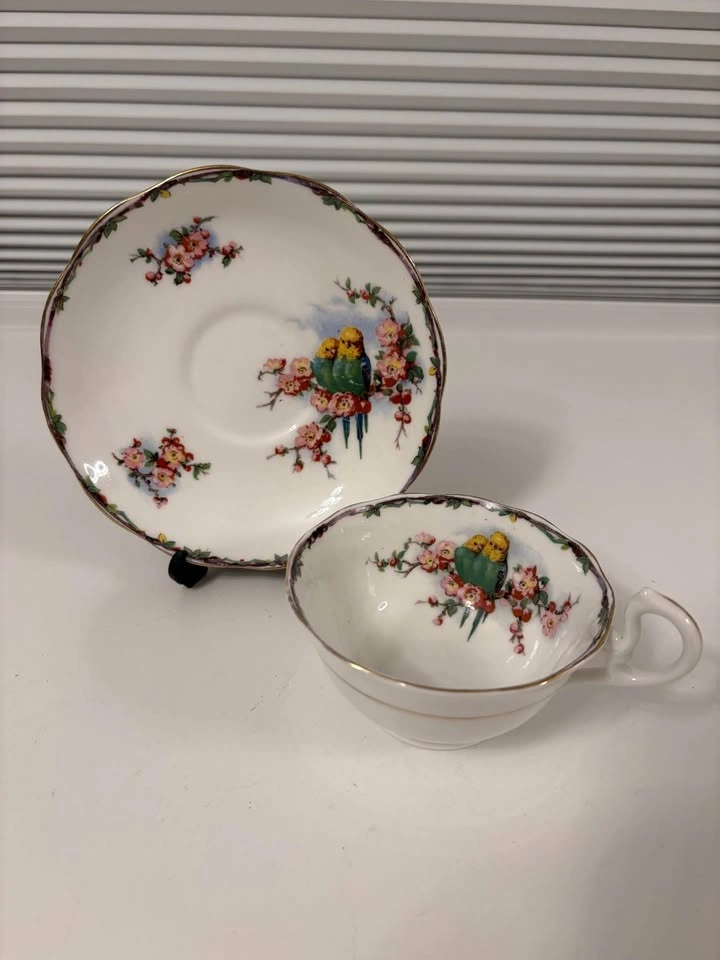 Vintage Royal Albert Old English Rose Teacup & Saucer - photo 4