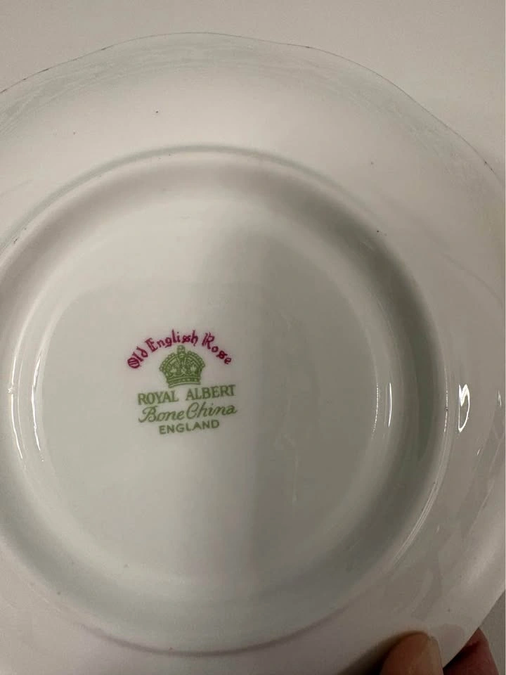 Vintage Royal Albert Old English Rose Teacup & Saucer - photo 5