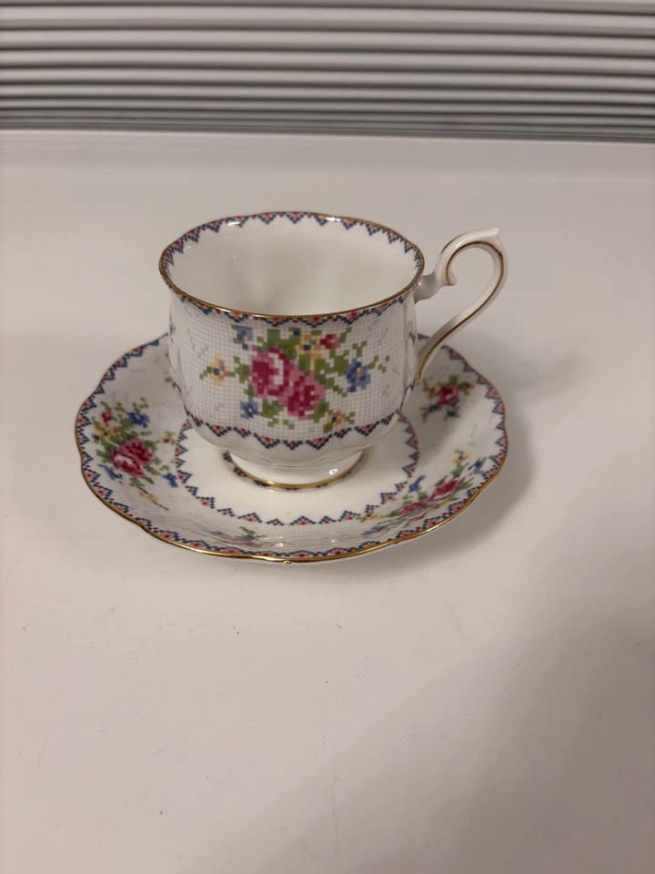 Royal Albert Petit Point China Teacup and Saucer Set - photo 2