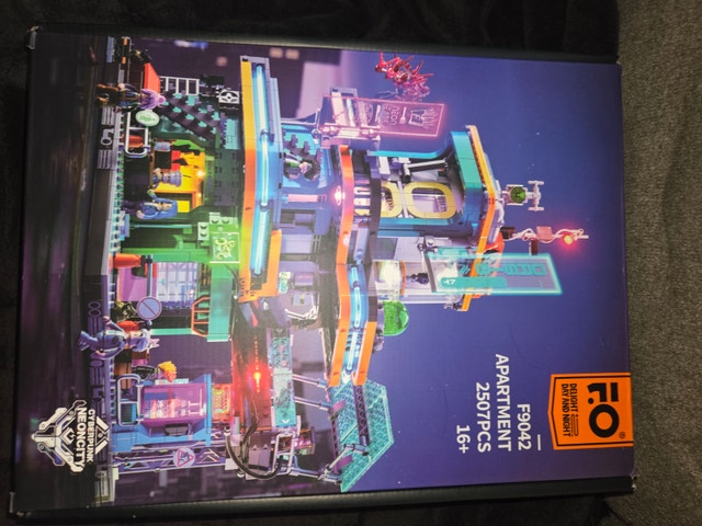 Funwhole Cyberpunk Mansion Lighting Building-Bricks Set