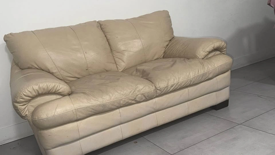 Bed and couch - photo 2