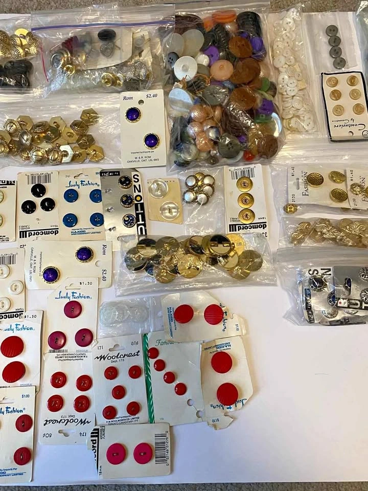 Buttons in different sizes, shapes and patterns