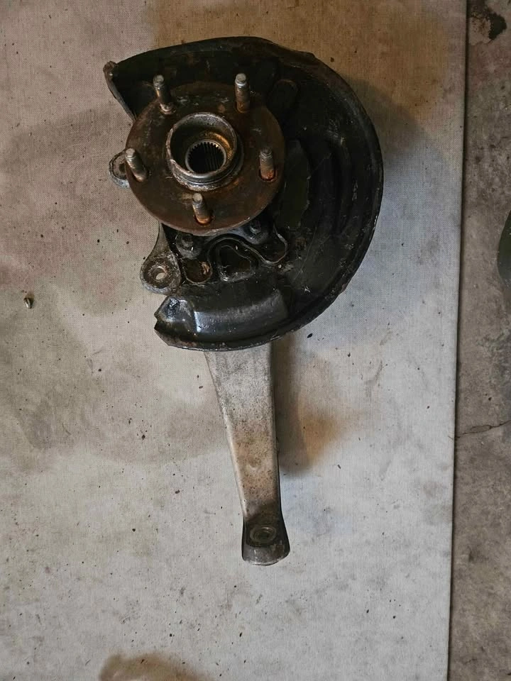 Lexus AWD IS250 Driver Side Spindle - photo 2