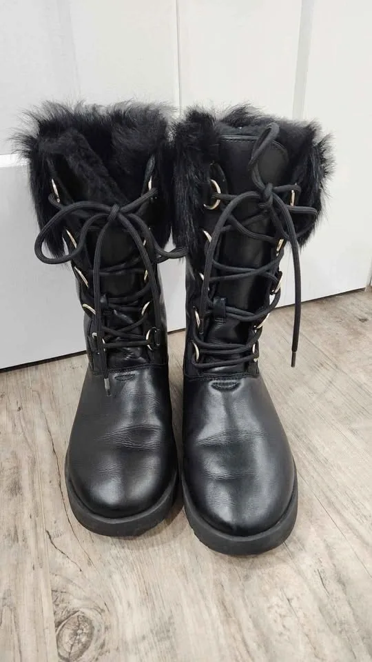 Womens Ugg Vibram Boots (size 6.5/7)
