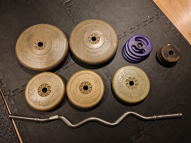 YORK Weight Plates Set with EZ Curl Bar