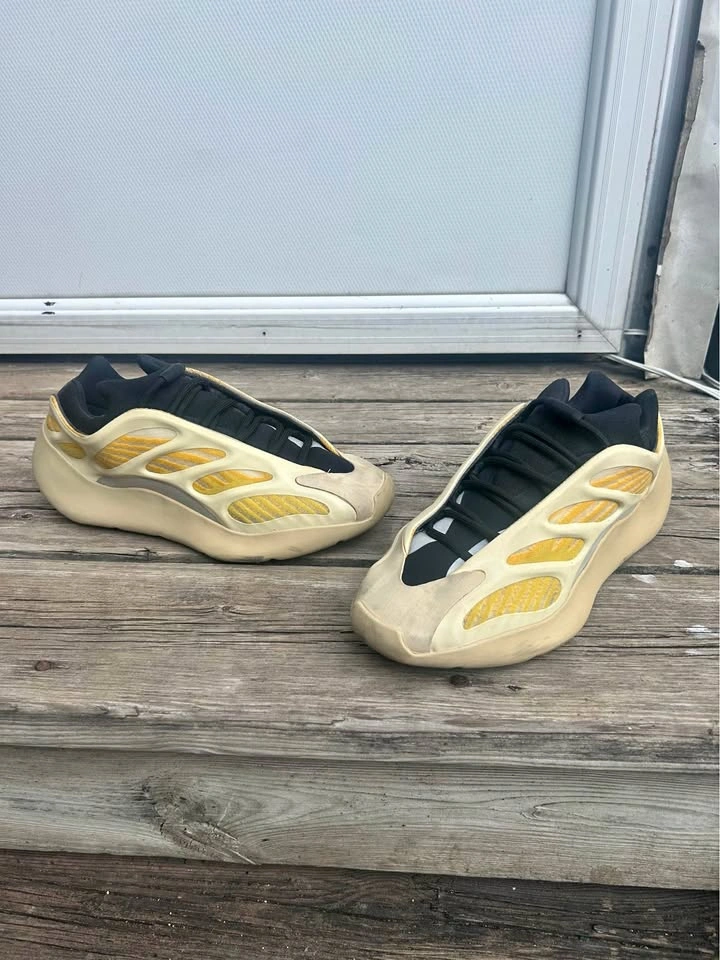 Adidas Yeezy 700 V3