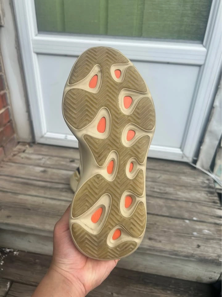 Adidas Yeezy 700 V3 - photo 2