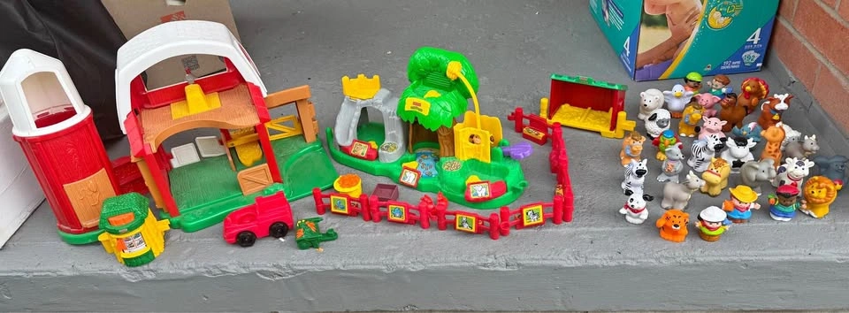Fisher Price Little People Playsets: Animal Farm & Petting Zoo