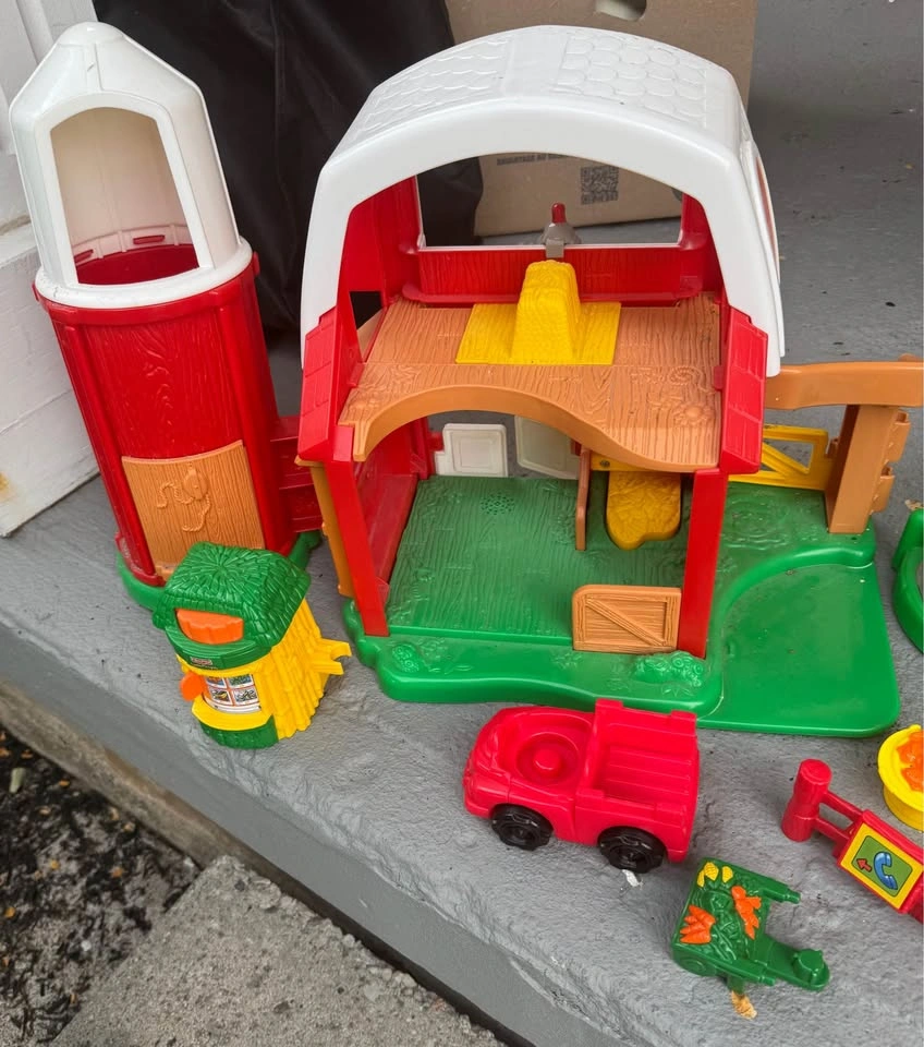 Fisher Price Little People Playsets: Animal Farm & Petting Zoo - photo 2