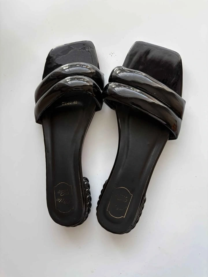 Low-heeled shoes - photo 2