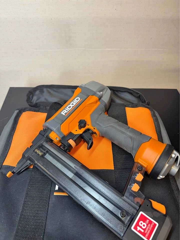 RIDGID 18-Gauge Finish Stapler w/ Bag