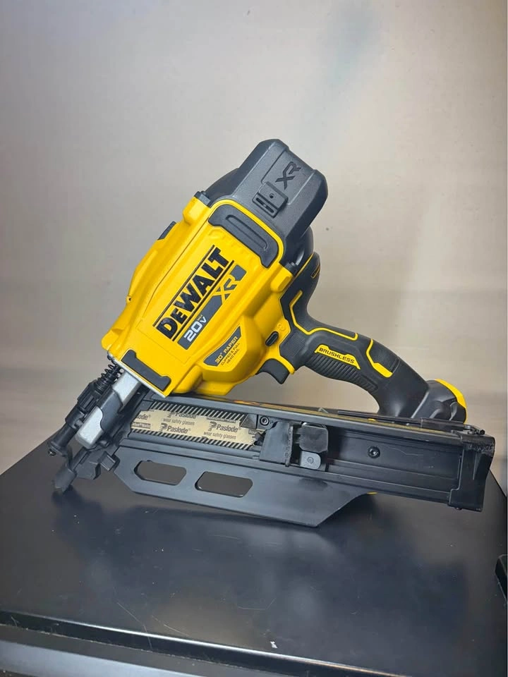 Dewalt 20Volt 30° Cordless Framing Nailer