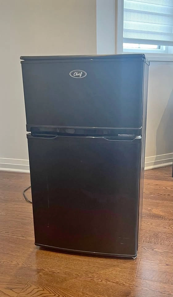 Master Chef Mini Fridge / Bar Fridge w/ Freezer
