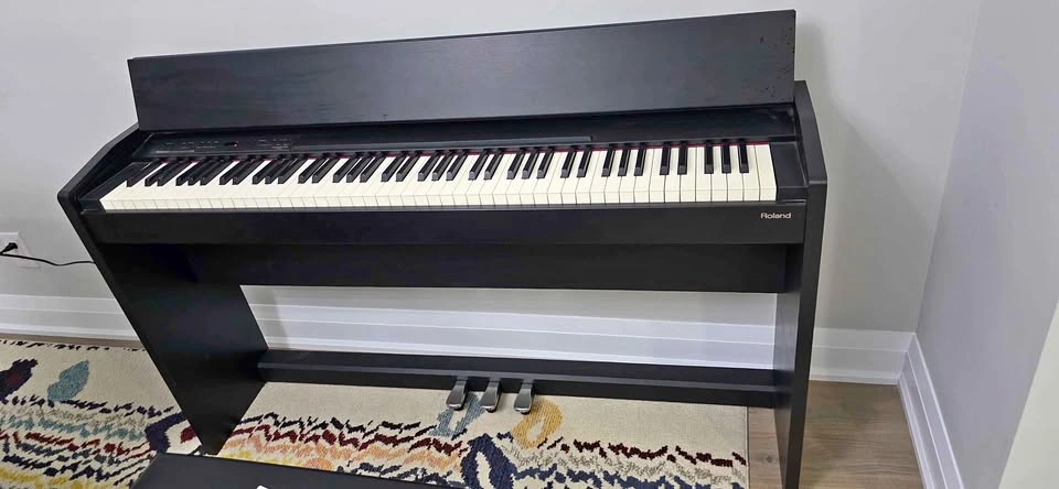Roland F-130 Digital Piano - 88 Weighted Keys