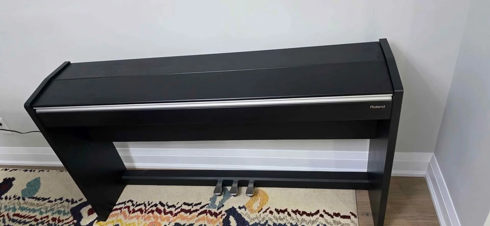 Roland F-130 Digital Piano - 88 Weighted Keys - photo 2