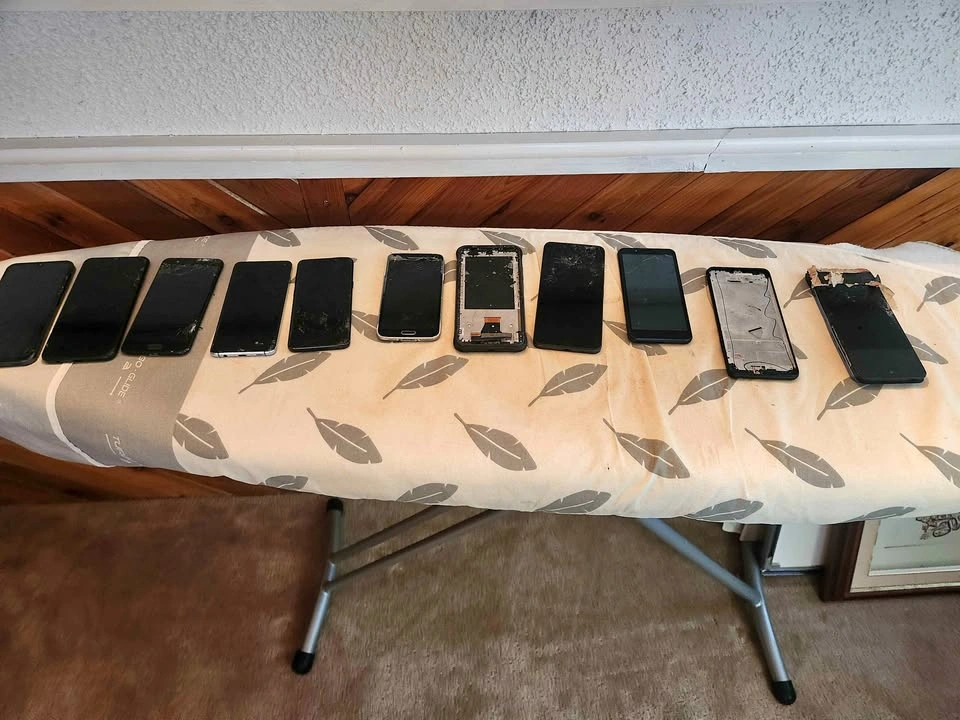 Various Models Broken Screens some unlocked