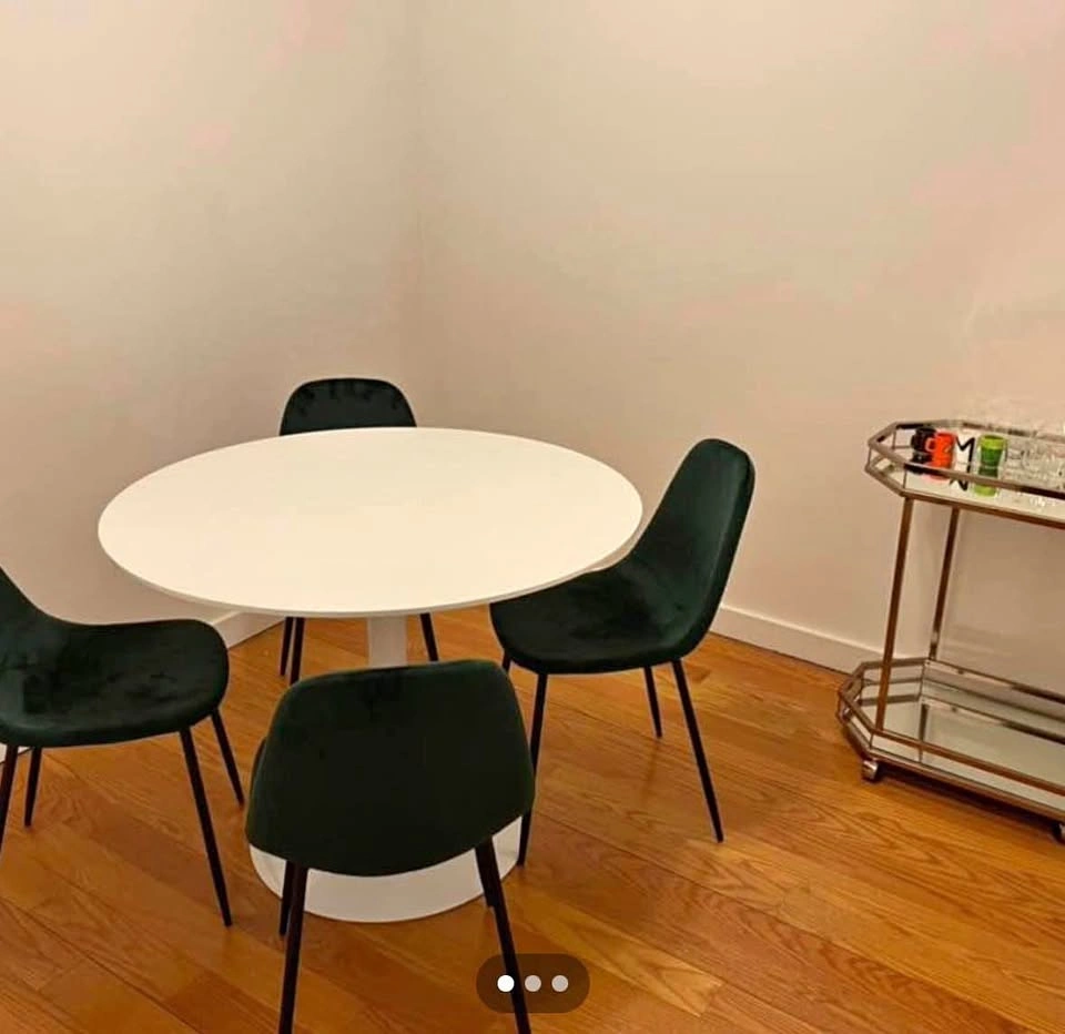 Round White Pedestal Dining Table – 40” – Modern