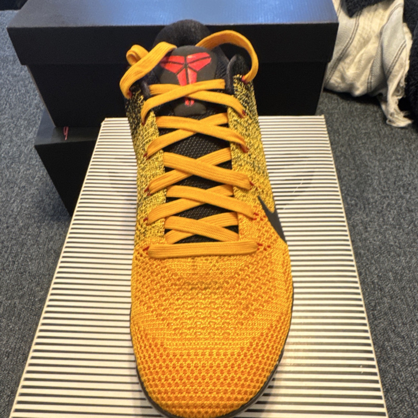 Nike Kobe 11 Elite Low Bruce Lee University Gold/Red-Black Mens