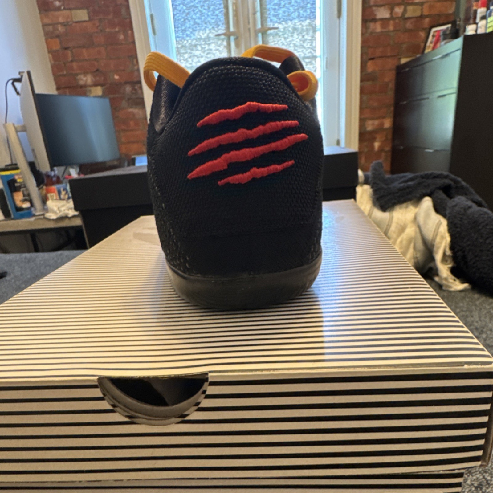 Nike Kobe 11 Elite Low Bruce Lee University Gold/Red-Black Mens - photo 3