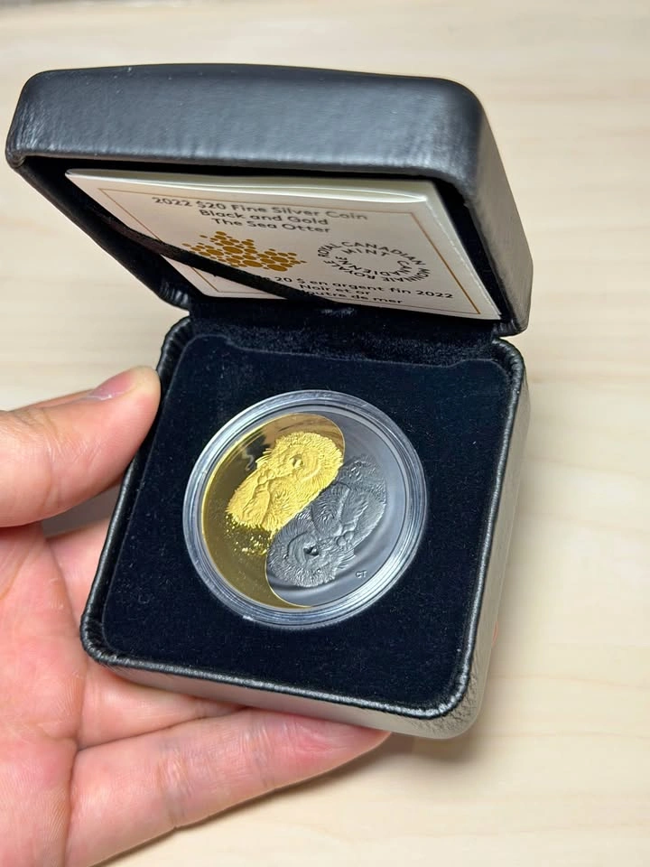 2022 RCM Black & Gold Sea Otter – 1oz Pure Silver Coin