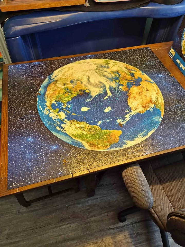 2000 pc Puzzle, missing 7 pcs