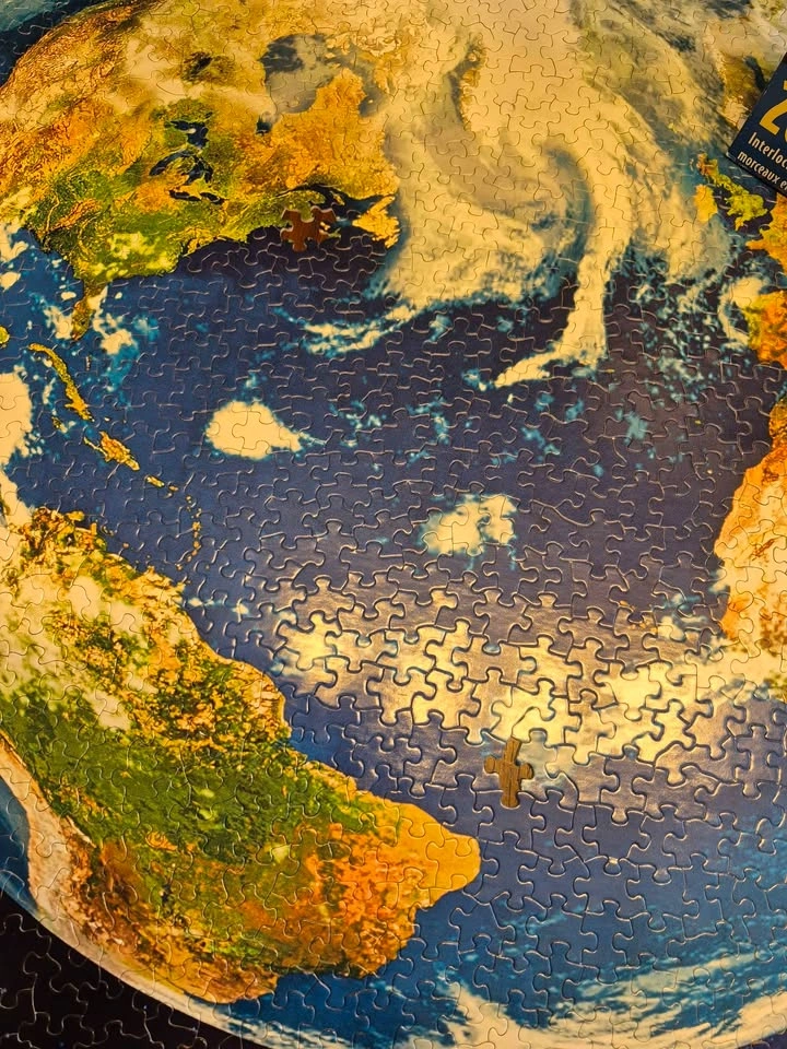 2000 pc Puzzle, missing 7 pcs - photo 3