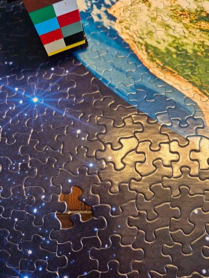 2000 pc Puzzle, missing 7 pcs - photo 4