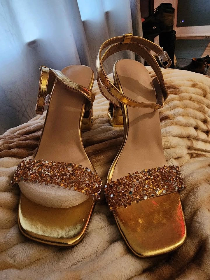 BRAND NEW - Womens SHEIN heels (Size 7) - photo 2