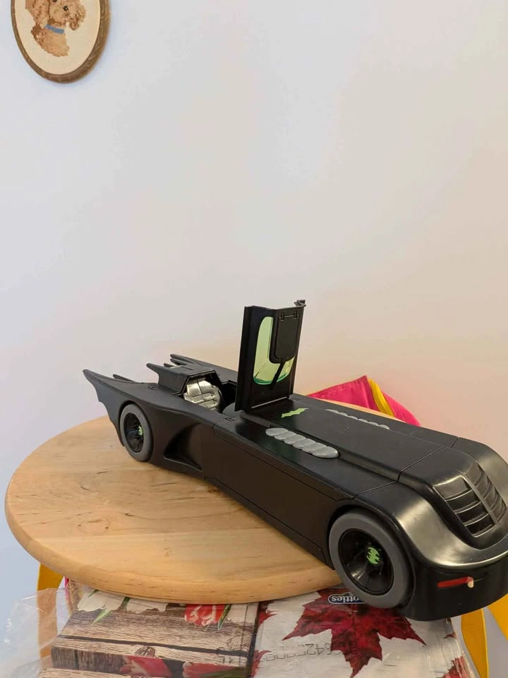 Vintage 2000 Hasbro Batman Shadowcast Batmobile with Bat-Jet - photo 2