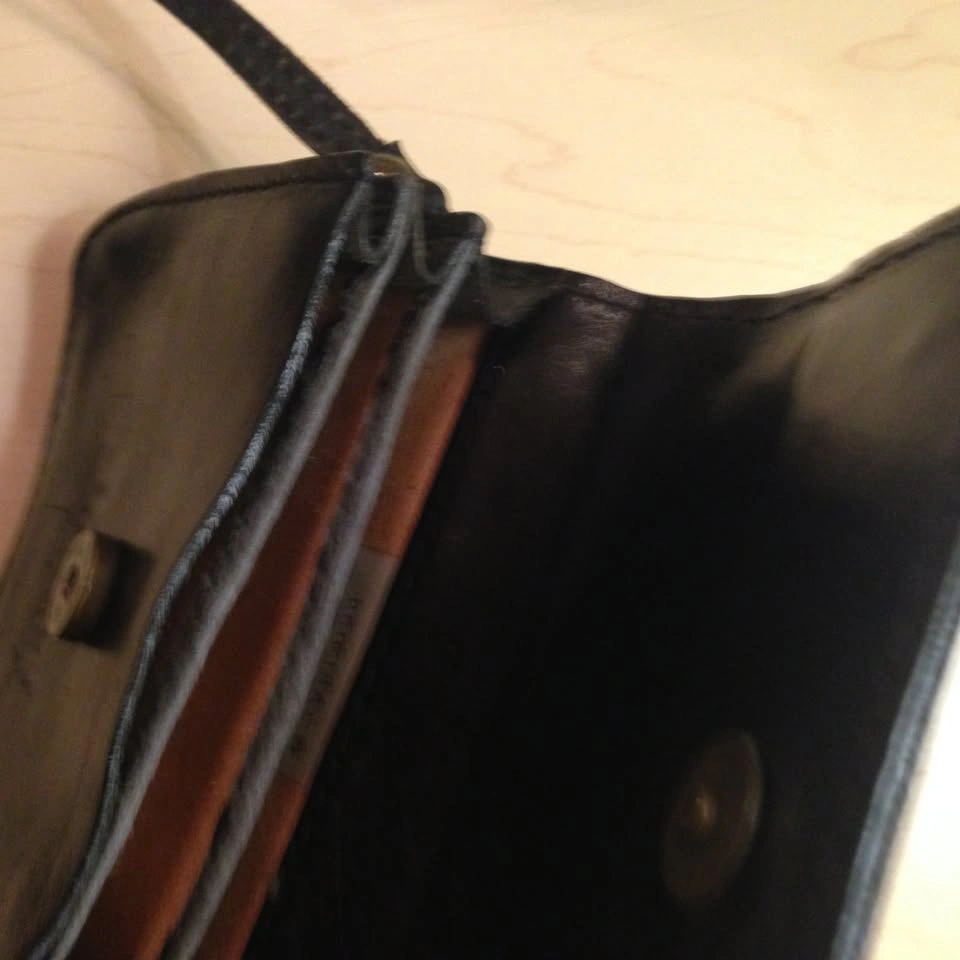 The Trend Made in Italy Black Leather Crossbody Pouch - photo 2