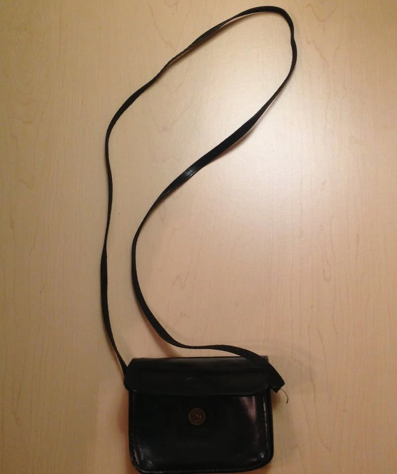 The Trend Made in Italy Black Leather Crossbody Pouch - photo 3