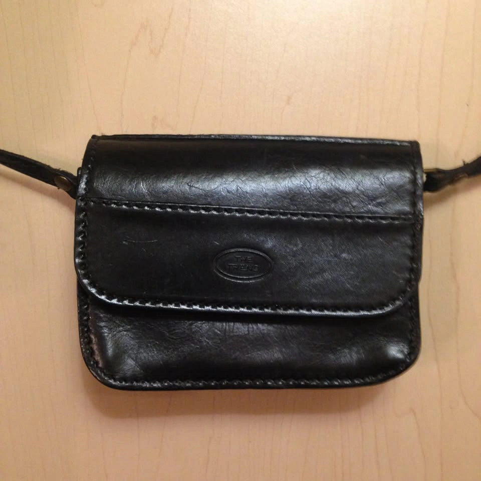 The Trend Made in Italy Black Leather Crossbody Pouch - photo 4